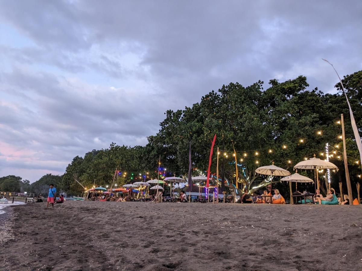 Teman * Lovina Beach